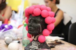 La española Ágatha Ruiz de la Prada viste con miles de bolas de colores al ballet Nacional del Sodre