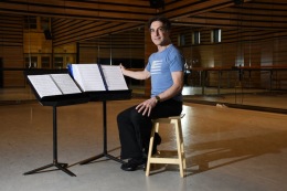 PABLO AHARONIAN  EL HOMBRE CAPAZ DE ESCRIBIR LA DANZA