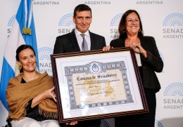 Varela entregó la distinción 
